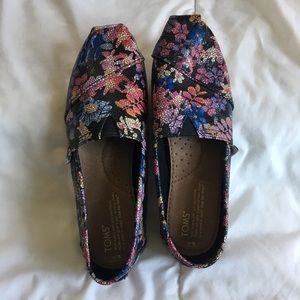 Toms Floral Patter